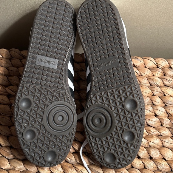 Adidas Black and White Original Samba Sneaker Women Size 8/Men's 7 - Picture 6 of 9